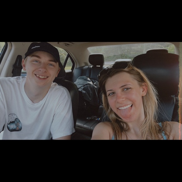 Meet your Posher, Allison - Picture 2 of 5